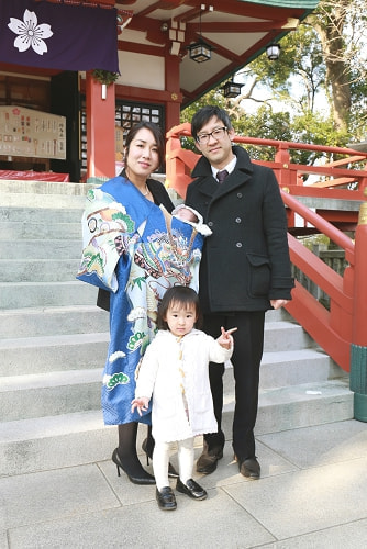 お宮参り写真 撮影場所 多摩川浅間神社 お宮参り着物着付け、お宮参り着物着付け、母、家族写真