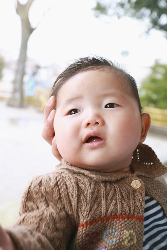 お宮参り(お食い初め)写真 撮影場所 師岡熊野神社 赤ちゃん、かわいい表情