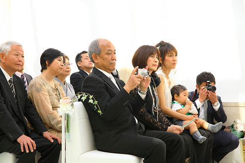 ブライダル写真 撮影場所 横浜 結婚式場 チャペル、参列者