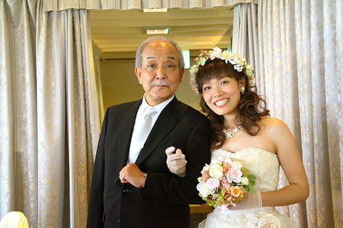 ブライダル写真 撮影場所 横浜 結婚式場 新婦、新婦父２