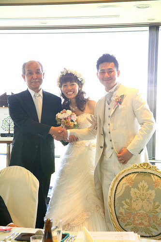 ブライダル写真 撮影場所 横浜 結婚式場 新郎新婦、新婦父