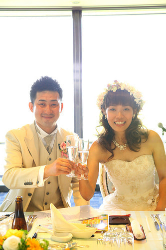 ブライダル写真 撮影場所 横浜 結婚式場 乾杯