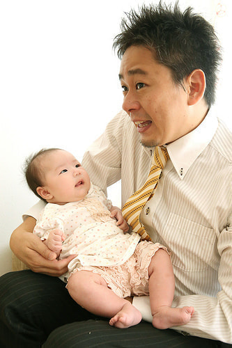 お宮参り写真 自宅 新田神社 パパと赤ちゃん