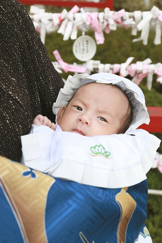 お宮参り写真 撮影場所 多摩川浅間神社 お宮参り着物着付け、男の子、赤ちゃん