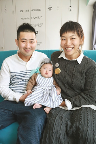 お食い初め写真 撮影場所 自宅(横浜市港北区) おしゃれな家族写真