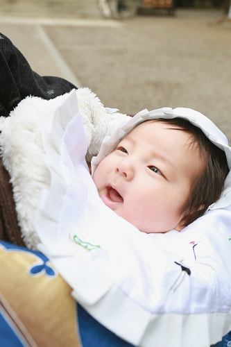 お宮参り写真 撮影場所 世田谷八幡宮 お宮参りレンタル着物着用、男児