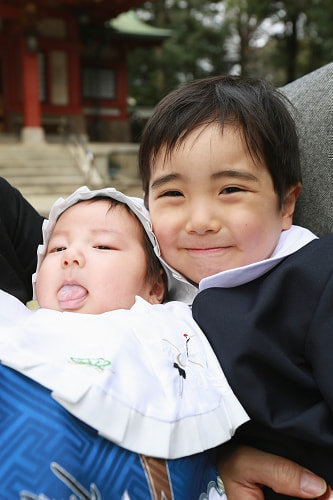 お宮参り写真 撮影場所 世田谷八幡宮 お宮参りレンタル着物着用、お宮参りレンタル着物着用、兄弟