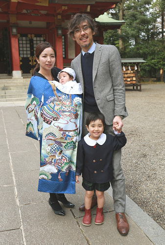 お宮参り写真 撮影場所 世田谷八幡宮 お宮参りレンタル着物着用、お宮参りレンタル着物着用、家族写真