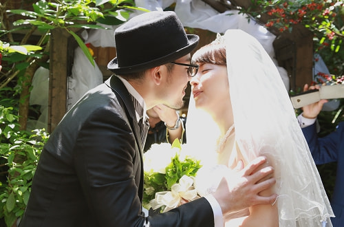 ブライダル写真 撮影場所 レストラン 誓いのキス