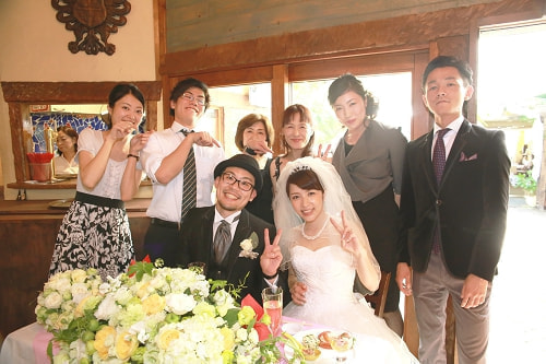 ブライダル写真 撮影場所 レストラン 友人、集合写真