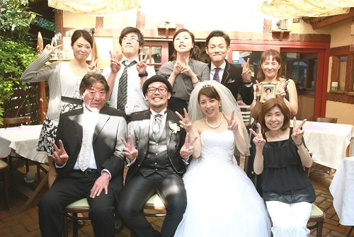 ブライダル写真 撮影場所 レストラン 集合写真２