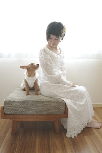 ブライダル(エンゲージメントフォト)写真 撮影場所 森(自宅) オットマン