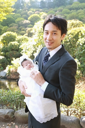 お宮参り写真 撮影場所 文京区 根津神社 父、子供