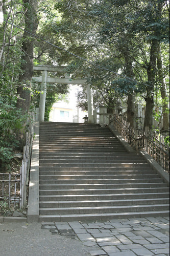 EOS R6 Mark ⅲ RF24-70 f2.8 L USMをレビュー｜日陰(鳥居と階段)