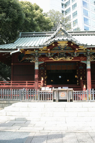 EOS R6 Mark ⅲ RF24-70 f2.8 L USMをレビュー｜神社の本殿(明暗差あり)