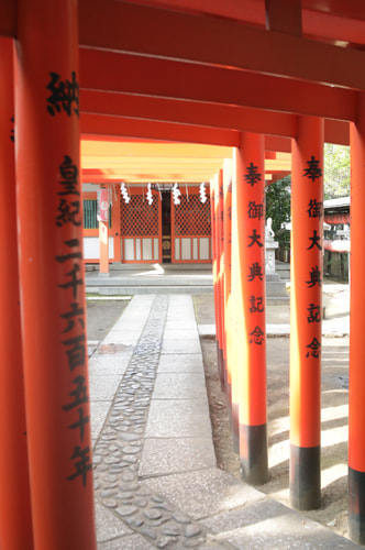 EOS R6 Mark ⅲ RF24-70 f2.8 L USMをレビュー｜稲荷神社の鳥居(日陰)